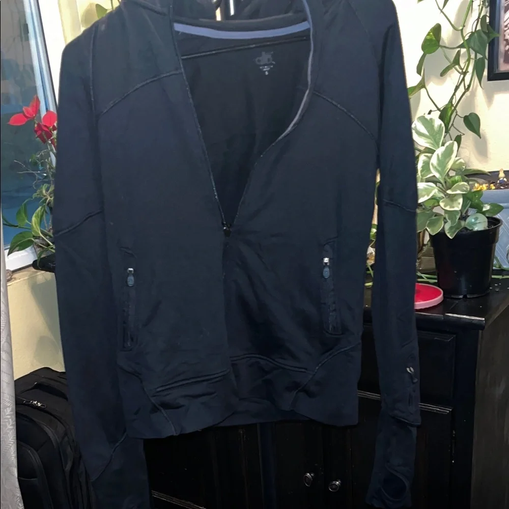 ALO Yoga Black Hoodie - Picture 7 of 9